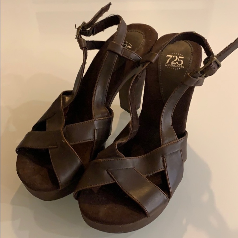 New strappy leather platform sand le